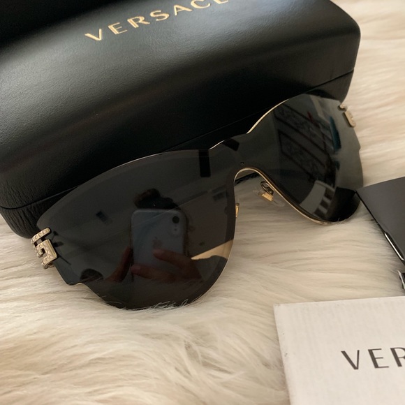 Versace Accessories - We black Versace sunglasses